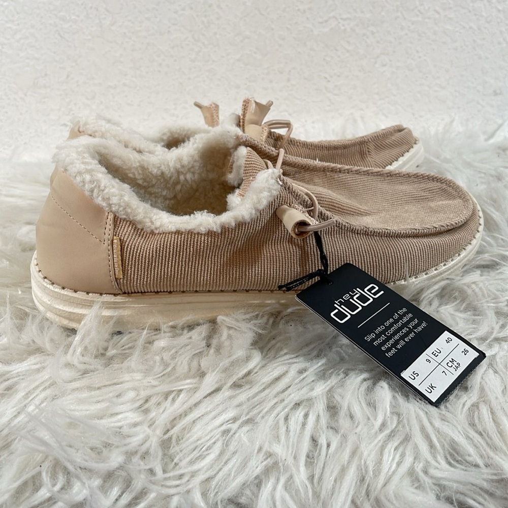 HEY DUDE Women's Wendy Corduroy Cream Loafer Slip On Lightweight Size 9 NEW - Picture 5 of 16